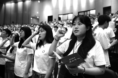 齐鲁工业大学毕业生们一起宣誓,奔赴山海,筑梦未来